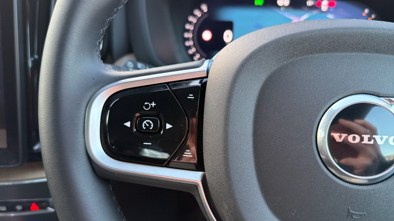 Volvo XC60 2.0 B5P Plus Dark 5dr AWD Geartronic Petrol Estate